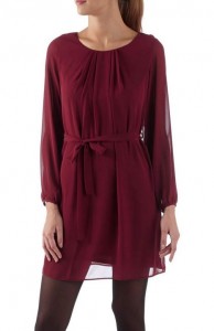 robe ceinturée rouge bordeaux de Camaïeu