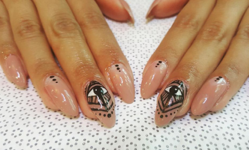 Manucure Evil eye nails