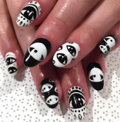 Manucure Evil eye nails