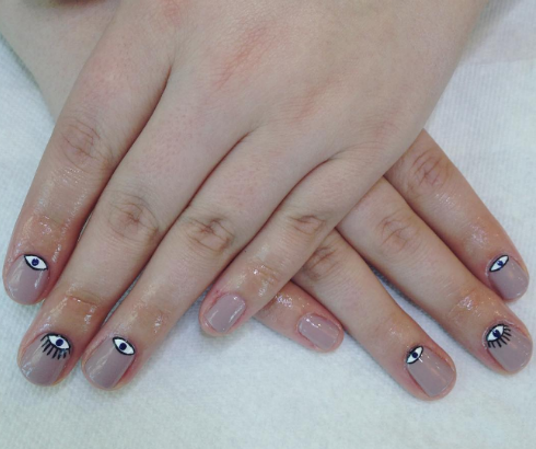 Manucure Evil eye nails